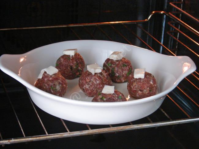 Kaşarlı Köfte - Yapılışı (9/12) 