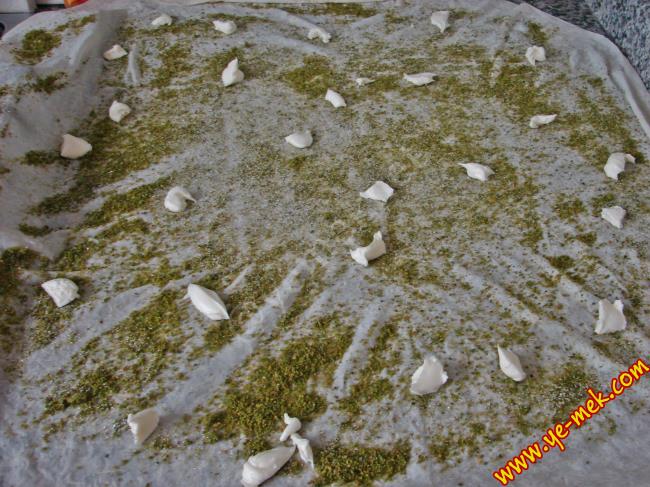 Hazır Yufkadan Tavada Tereyağlı Fıstıklı Katmer - Yapılışı (4/20) 