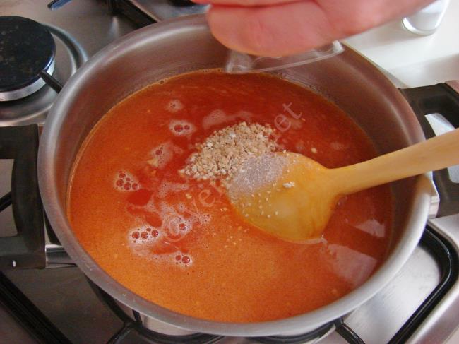 Kıymalı Tarhana Çorbası - Yapılışı (7/12) 