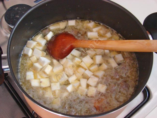 Köfteli Terbiyeli Kereviz Yemeği - Yapılışı (7/12) 