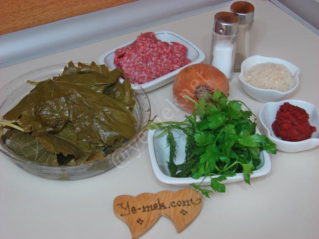 Etli Yaprak Sarması - Yapılışı (1/16) 