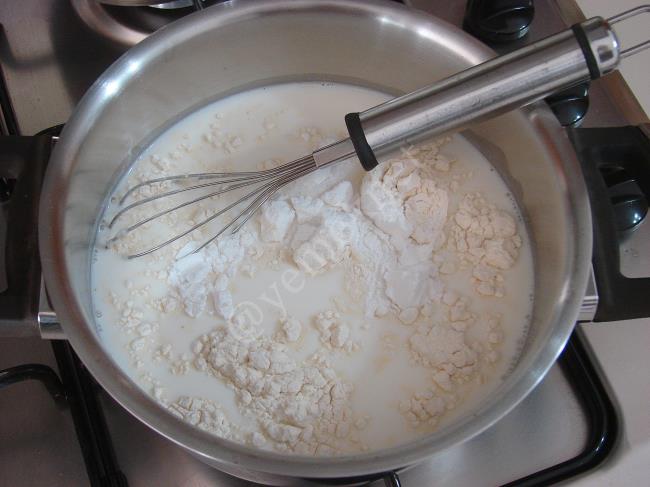 Gofretli Muhallebi Tatlısı - Yapılışı (4/12) 