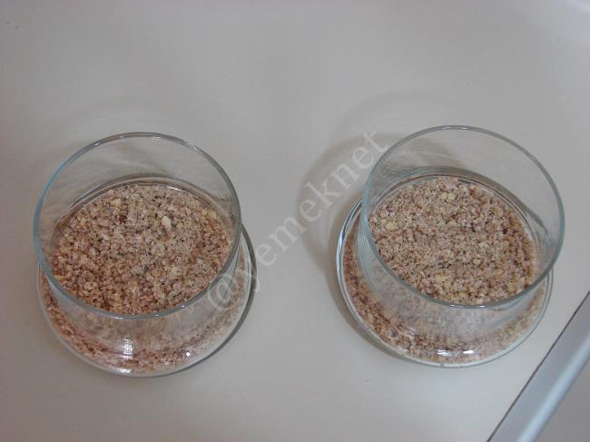 Gofretli Muhallebi Tatlısı - Yapılışı (7/12) 