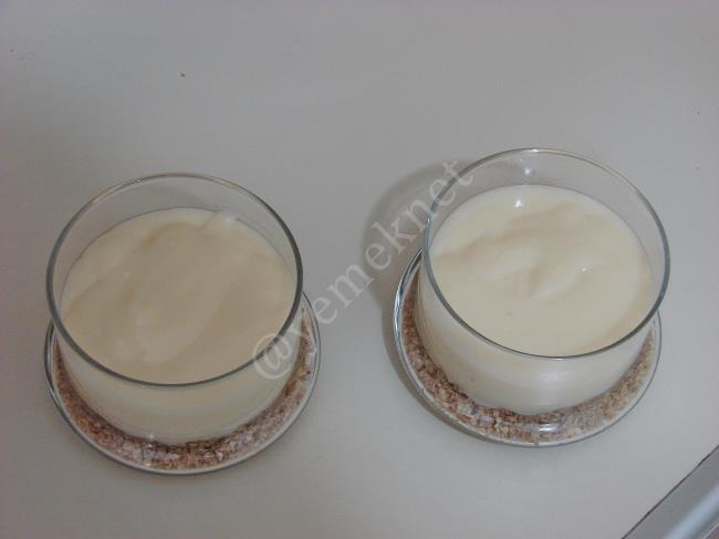 Gofretli Muhallebi Tatlısı - Yapılışı (8/12) 