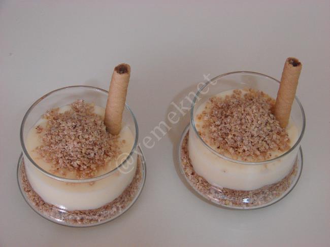 Gofretli Muhallebi Tatlısı - Yapılışı (9/12) 