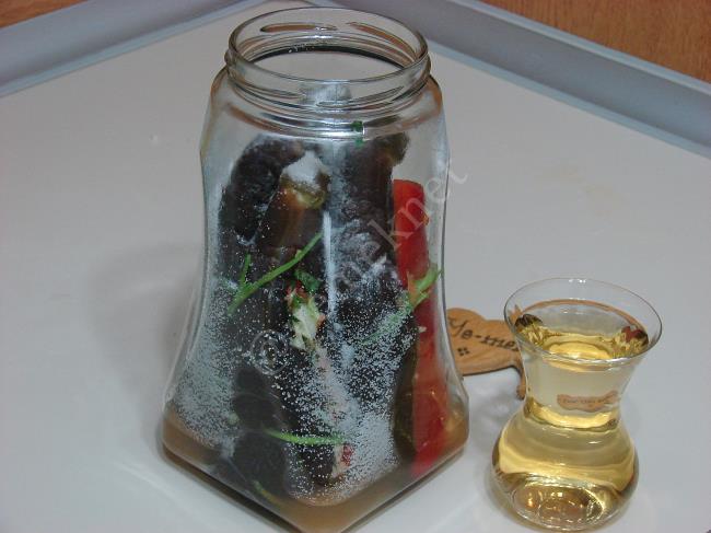 İçi Doldurulmuş Patlıcan Turşusu - Yapılışı (16/24) 