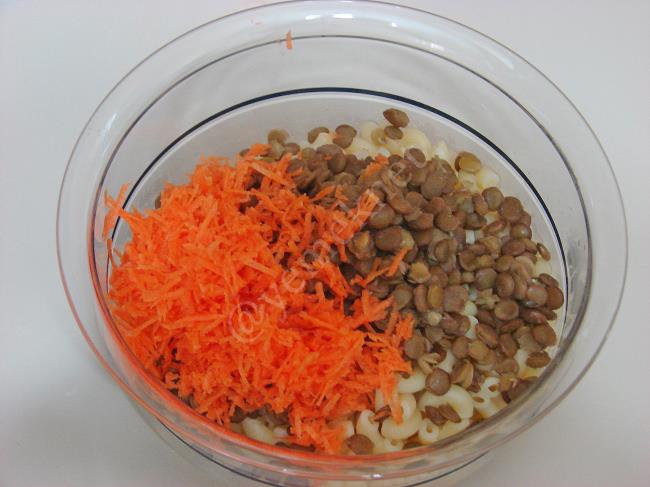 Mercimekli Makarna Salatası - Yapılışı (6/12) 