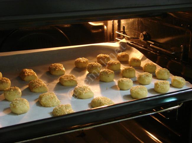 Susamlı Tuzlu Kurabiye - Yapılışı (10/12) 