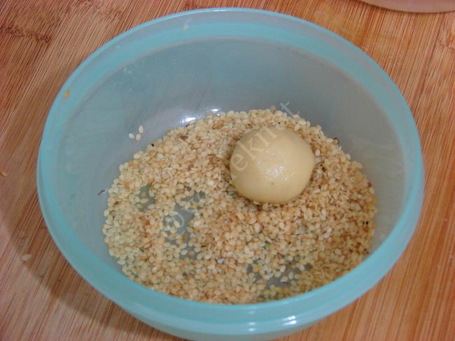 Susamlı Tuzlu Kurabiye - Yapılışı (8/12) 