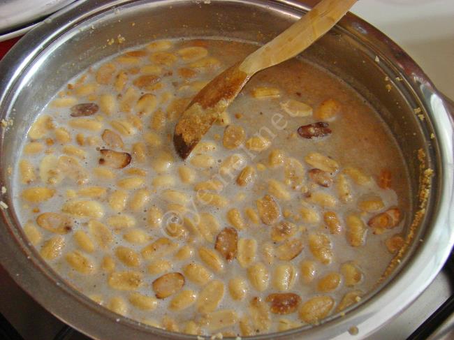 Yer Fıstıklı İrmik Helvası - Yapılışı (11/16) 