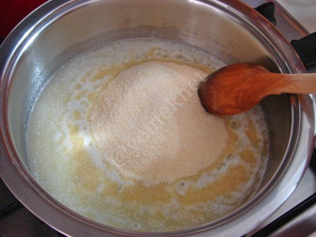 Yer Fıstıklı İrmik Helvası - Yapılışı (3/16) 