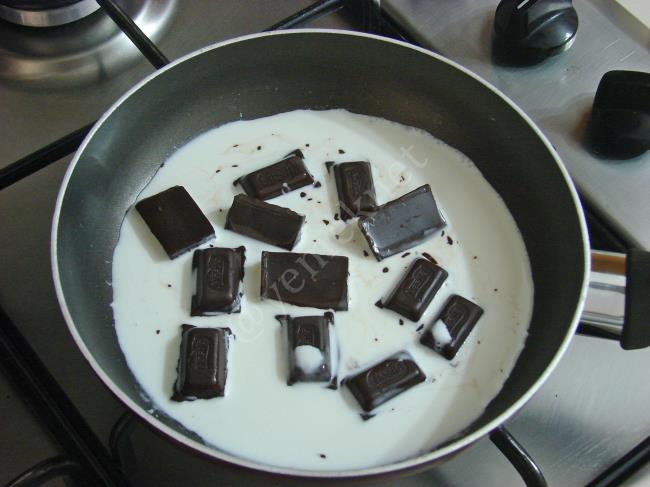 Çikolatalı Ganaj Yapımı - Yapılışı (3/8) 