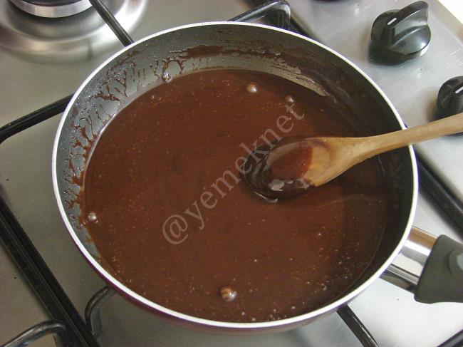 Çikolatalı Kedi Dili Ekler Pasta - Yapılışı (4/12) 