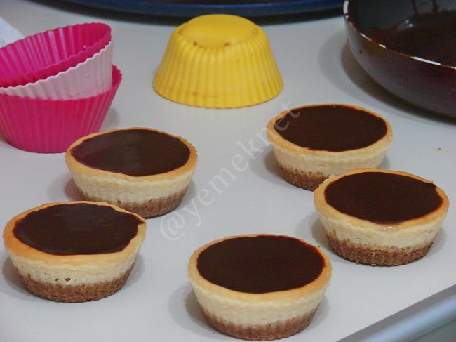 Çikolatalı Mini Çiz Kek (Cheesecake) - Yapılışı (16/20) 