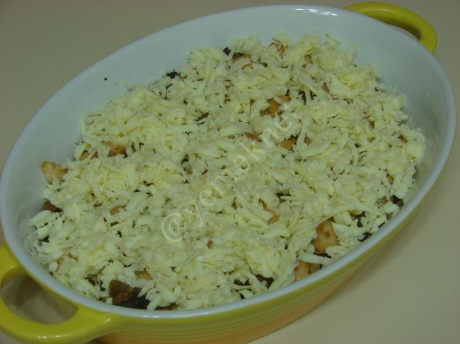 Fırında Kaşarlı Tavuk Yemeği - Yapılışı (11/16) 