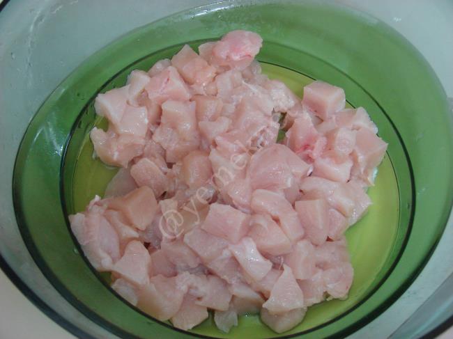 Fırında Kaşarlı Tavuk Yemeği - Yapılışı (2/16) 