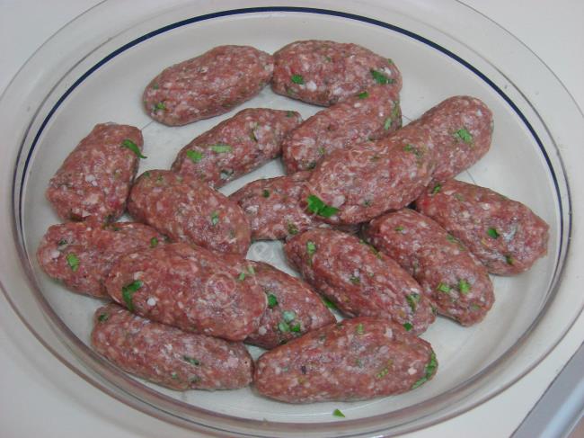 Fırında Salçalı Patatesli Köfte - Yapılışı (4/12) 