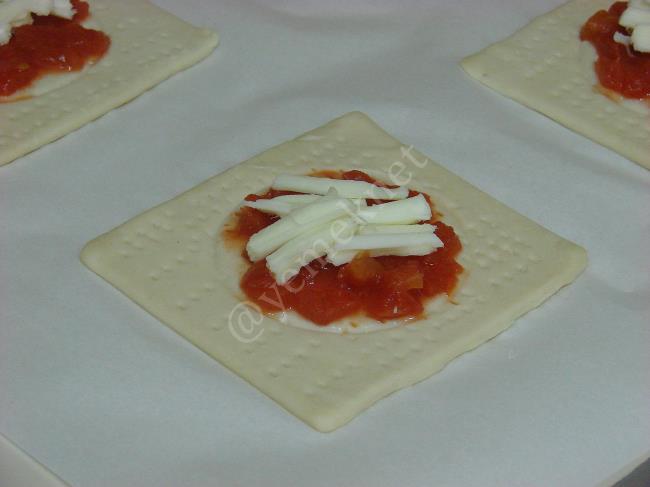 Karışık Milföy Pizza - Yapılışı (6/12) 