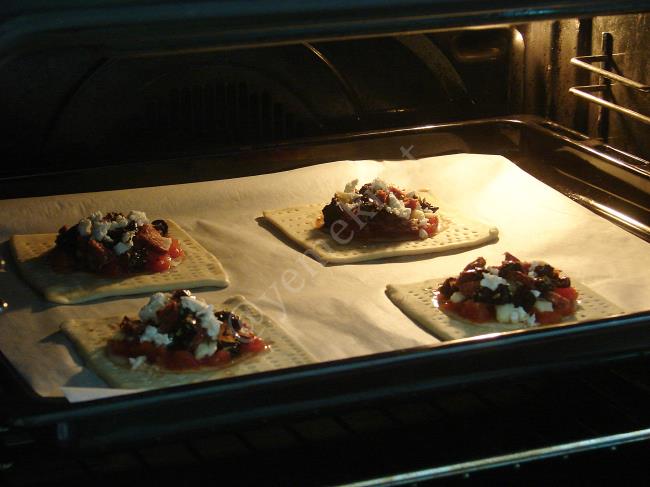 Karışık Milföy Pizza - Yapılışı (9/12) 