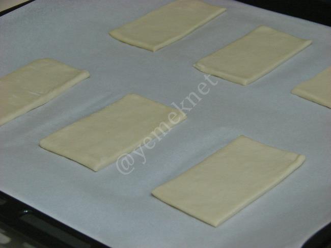 Muzlu Kremalı Milföy Dilimleri - Yapılışı (3/12) 