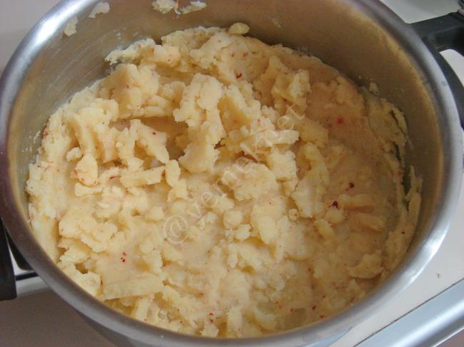 Patatesli Kaşarlı Gözleme (Acılı) - Yapılışı (9/20) 