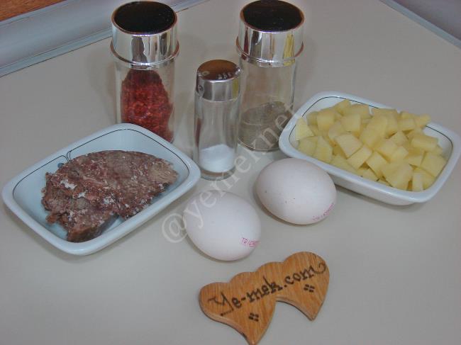 Patatesli Kavurmalı Yumurta - Yapılışı (1/12) 