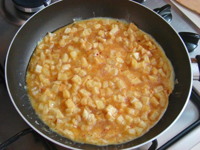 Patatesli Omlet - Yapılışı (7/12) 