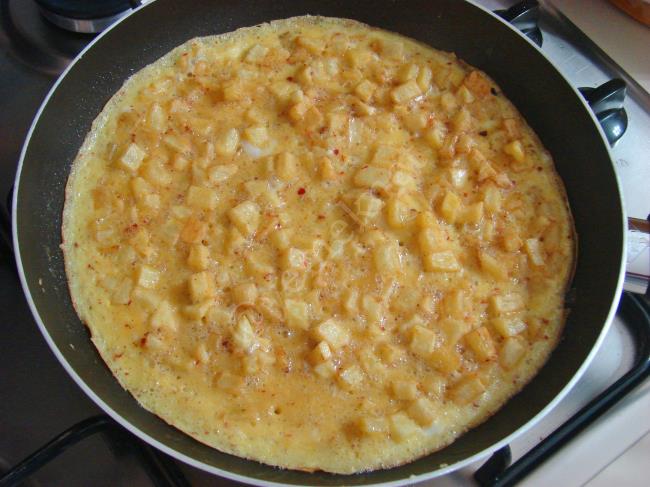 Patatesli Omlet - Yapılışı (8/12) 
