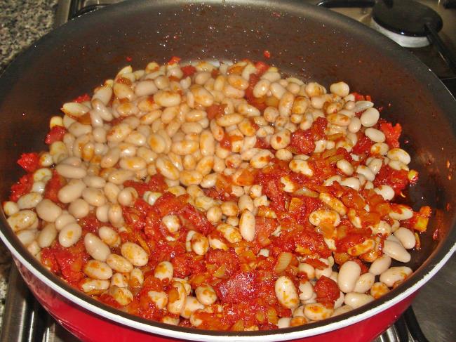 Sucuklu İspir Kuru Fasülyesi - Yapılışı (5/12) 