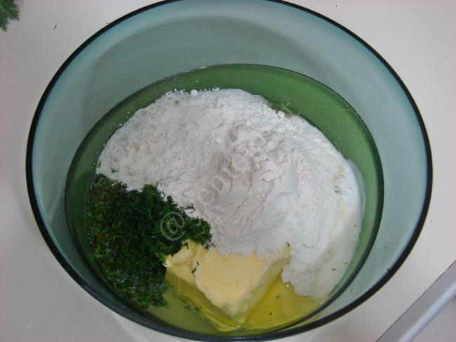 Dereotlu Peynirli Poğaça - Yapılışı (4/12) 