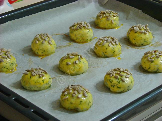 Dereotlu Peynirli Poğaça - Yapılışı (7/12) 