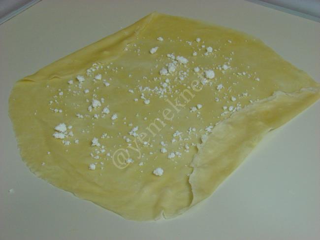 El Açması Lorlu Kırma Böreği - Yapılışı (12/24) 