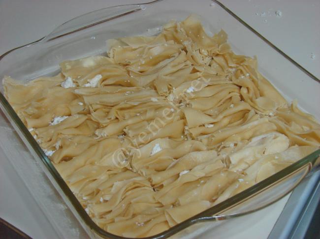 El Açması Lorlu Kırma Böreği - Yapılışı (16/24) 