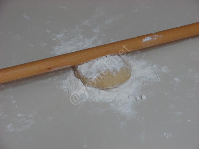 El Açması Lorlu Kırma Böreği - Yapılışı (7/24) 