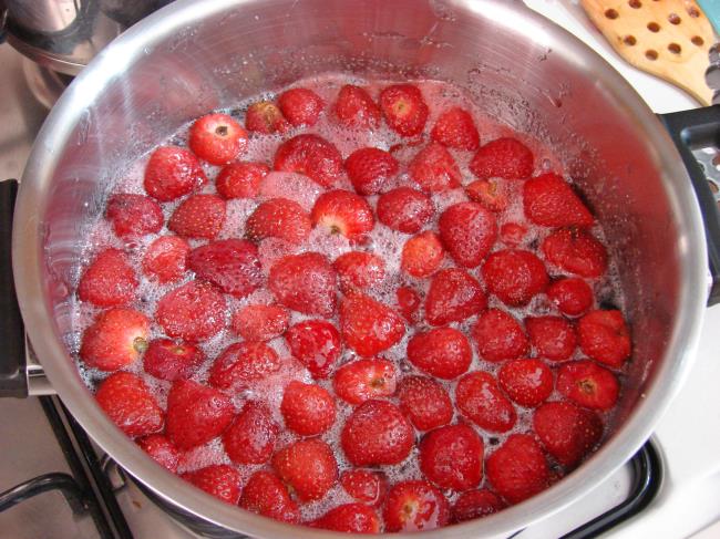 Çilek Reçeli Nasıl Yapılır? (6/12) Resimli Yemek Tarifleri