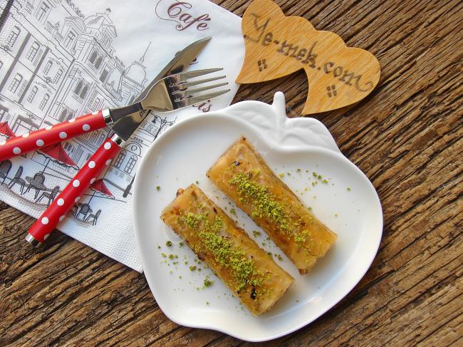 Baklavalık Yufkadan Cevizli Sarma Baklava - Yapılışı (13/16) 