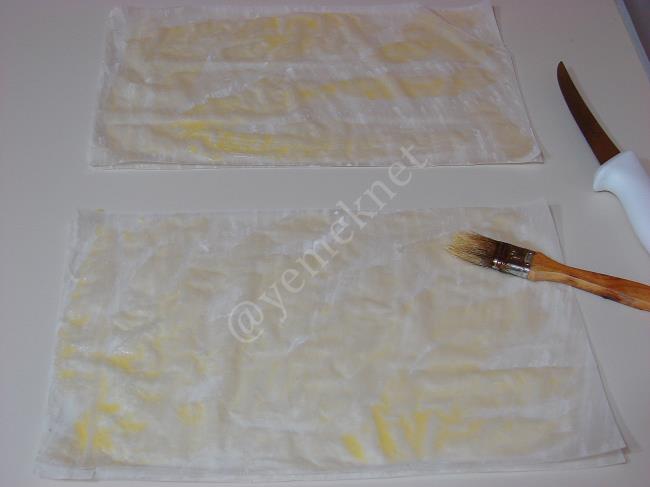 Baklavalık Yufkadan Cevizli Sarma Baklava - Yapılışı (2/16) 