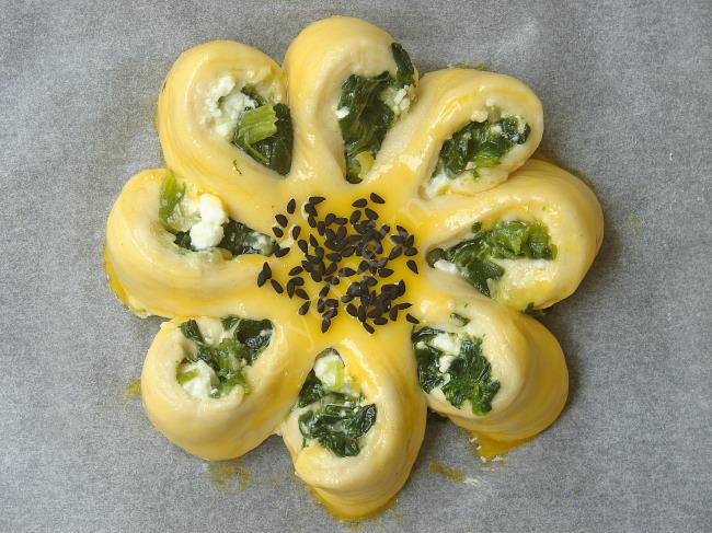 Ispanaklı Çiçek Poğaça - Yapılışı (16/20) 