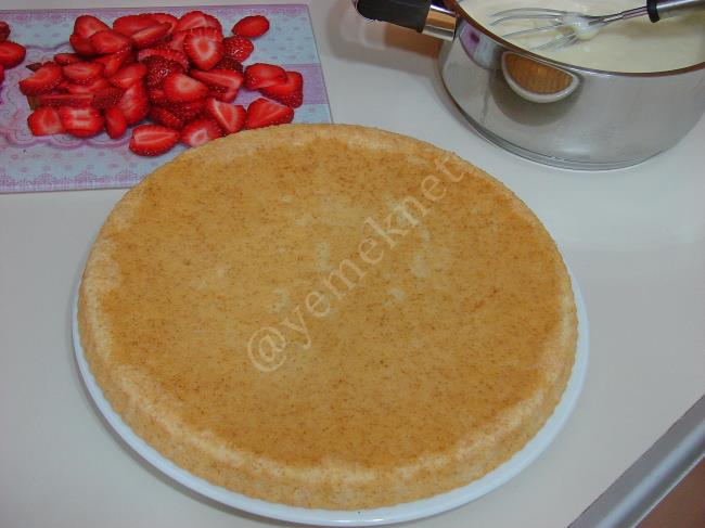 Kremalı Çilekli Tart - Yapılışı (11/20) 