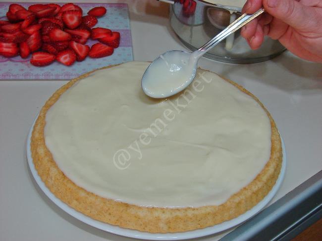 Kremalı Çilekli Tart - Yapılışı (12/20) 
