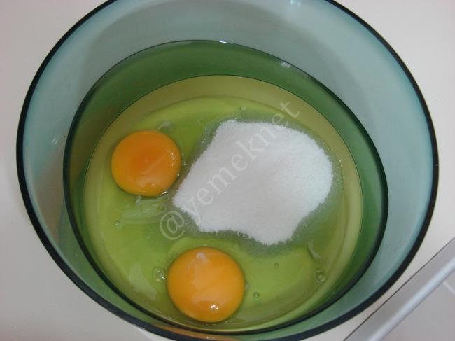 Kremalı Çilekli Tart - Yapılışı (2/20) 