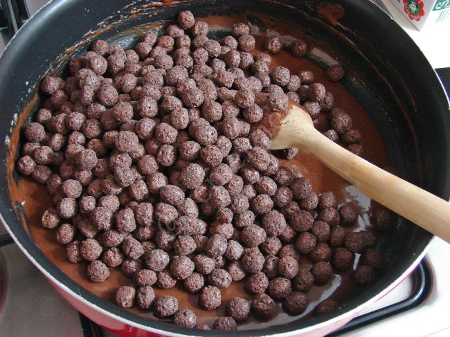 Metro Çikolatalı Coco Pops Topları - Yapılışı (6/12) 
