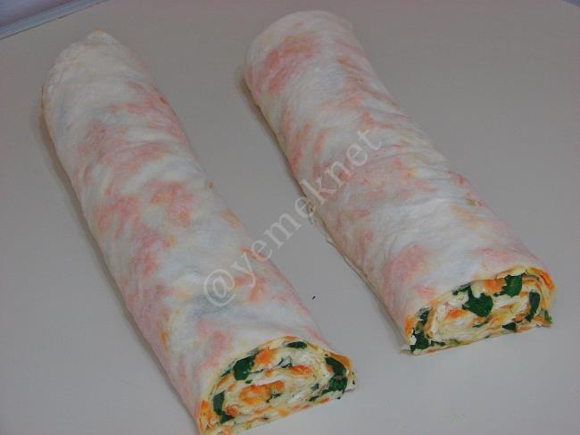 Üç Renkli Sebzeli Börek - Yapılışı (10/16) 