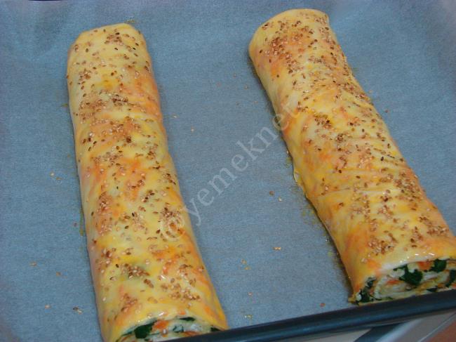 Üç Renkli Sebzeli Börek - Yapılışı (11/16) 