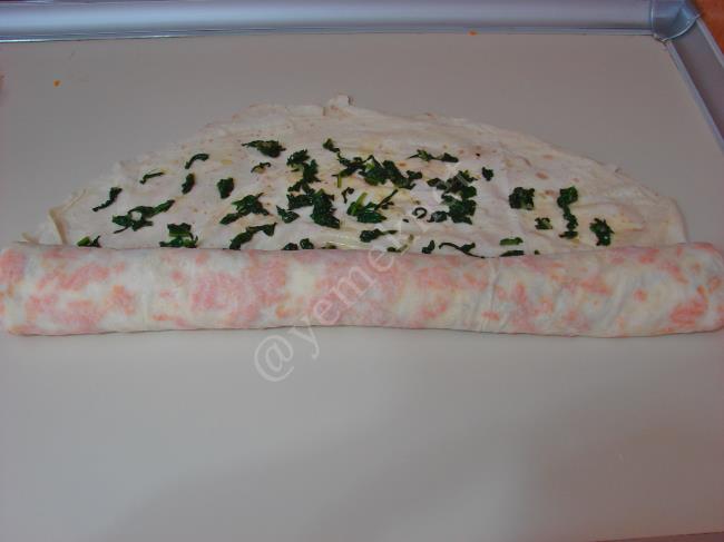 Üç Renkli Sebzeli Börek - Yapılışı (9/16) 