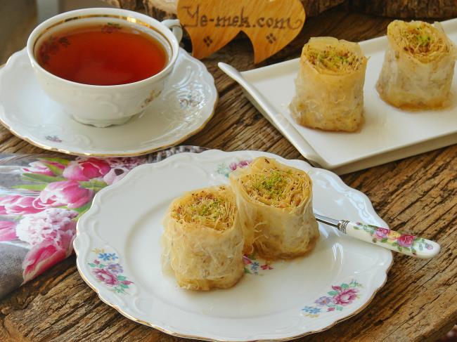 Baklava Yufkasında Kadayıf Sarma - Yapılışı (13/16) 