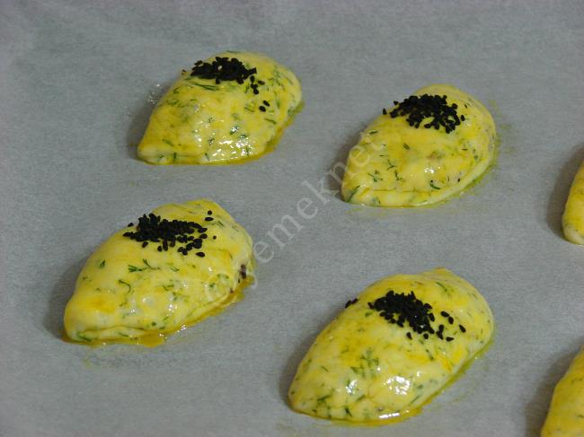 Dereotlu Zeytinli Poğaça - Yapılışı (8/12) 