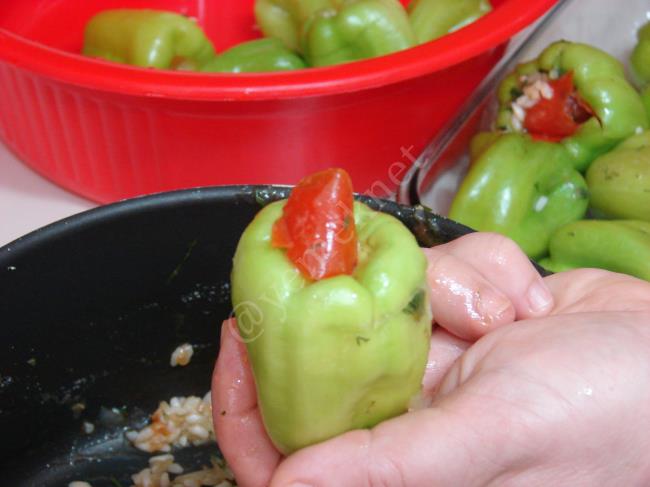 Fırında Zeytinyağlı Biber Dolması - Yapılışı (10/16) 