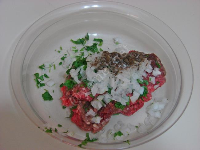 Kıymalı Yufka Mantısı - Yapılışı (2/20) 