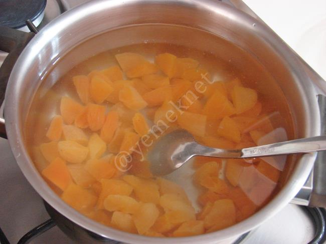 Kuru Kayısı Hoşafı - Yapılışı (4/8) 